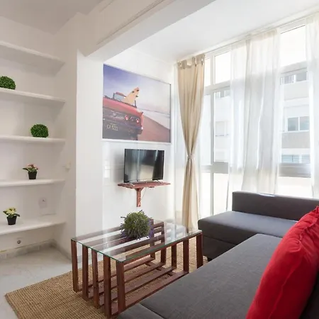 Bright Beachfront Lejlighed *